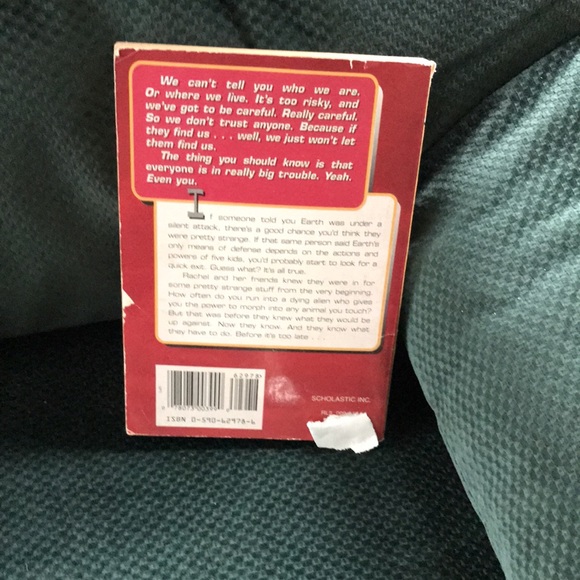 “Animorphs: The VISITOR” Applegate #2 - Picture 2 of 13